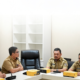 Kadis Perkim Makassar Mahyuddin memperkuat koordinasi lintas sektor dalam persiapan kunjungan kerja Wakil Gubernur NTB terkait studi tiru penanggulangan kemiskinan ekstrem dan perlindungan sosial pekerja rentan.