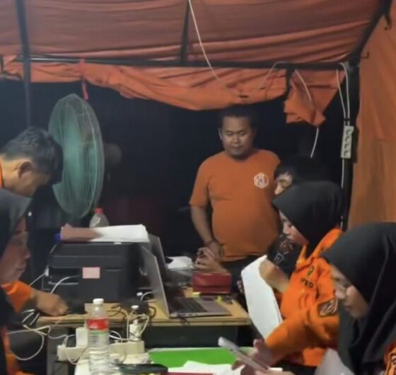 BPBD Kota Makassar terus bersiaga hingga malam untuk menangani dampak kekeringan dan memastikan distribusi air bersih kepada warga berjalan merata.