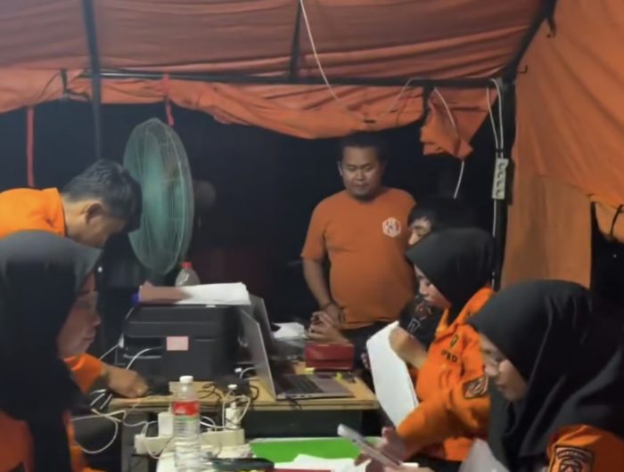 BPBD Kota Makassar terus bersiaga hingga malam untuk menangani dampak kekeringan dan memastikan distribusi air bersih kepada warga berjalan merata.