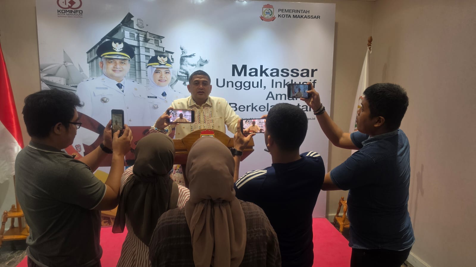 Pemkot Makassar mulai membangun pedestrian inklusif dengan Jalan Balaikota hingga MH Thamrin sebagai proyek percontohan untuk pejalan kaki dan penyandang disabilitas.