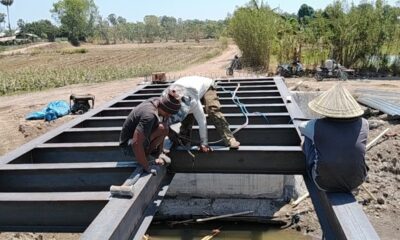 Pembangunan jembatan beton tahap V di Sungai Kanal Pabbundukang, Dusun Pabundukang,