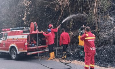 Aksi sigap ditunjukkan Babinsa Kodim 1409/Gowa bersama personel Manggala Agni
