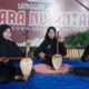 Tiga gadis dengan percaya diri memainkan kesok-kesok di Sanggar Seni Antara Nusantara,