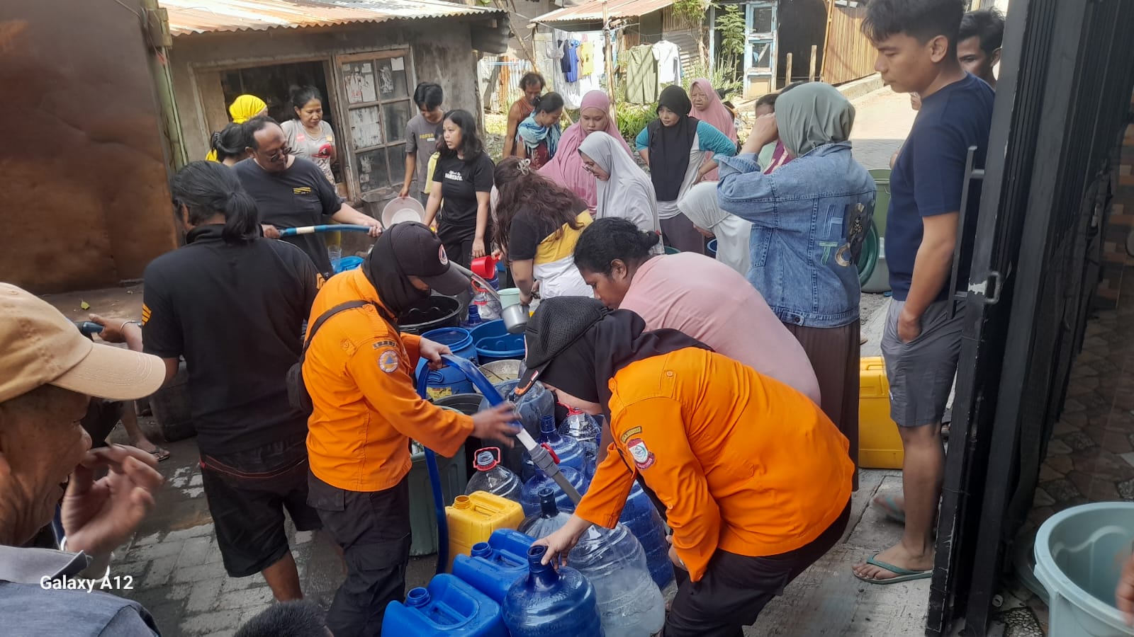 Pemerintah Kota Makassar terus meningkatkan respons terhadap dampak kekeringan yang melanda sejumlah wilayah dengan memperluas distribusi air bersih kepada masyarakat.