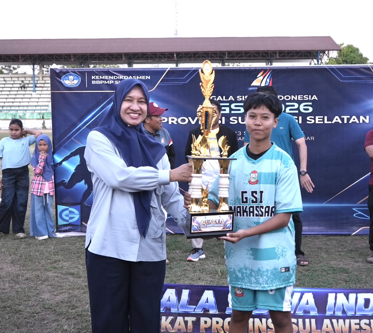 Prestasi membanggakan kembali ditorehkan pelajar binaan Dinas Pendidikan Kota Makassar.