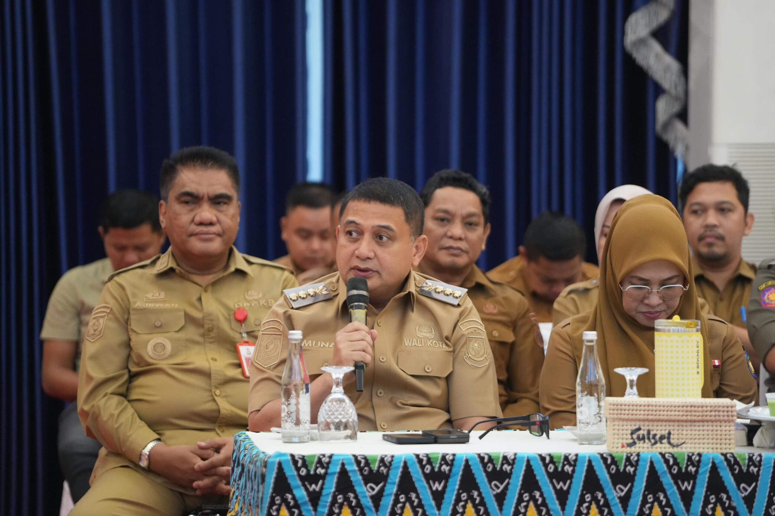 Antrean BBM Makassar mulai mereda. Wali Kota Munafri Arifuddin memperkuat koordinasi dengan Pertamina dan Pemprov Sulsel agar penyaluran BBM kembali normal.