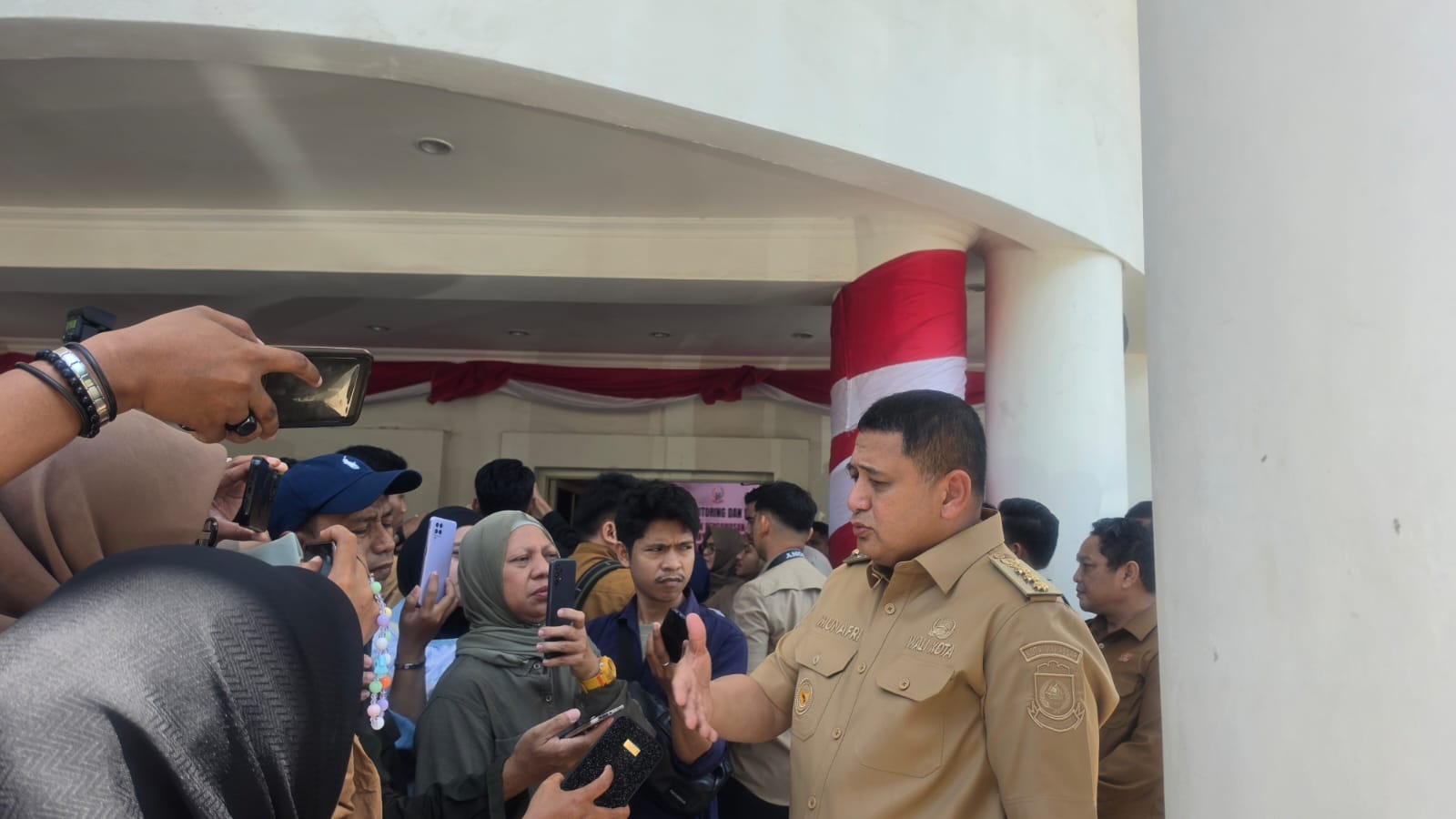 Wali Kota Makassar Munafri Arifuddin meminta Pertamina memastikan pasokan LPG 3 kg dan memperketat pengawasan distribusi agar subsidi tepat sasaran.