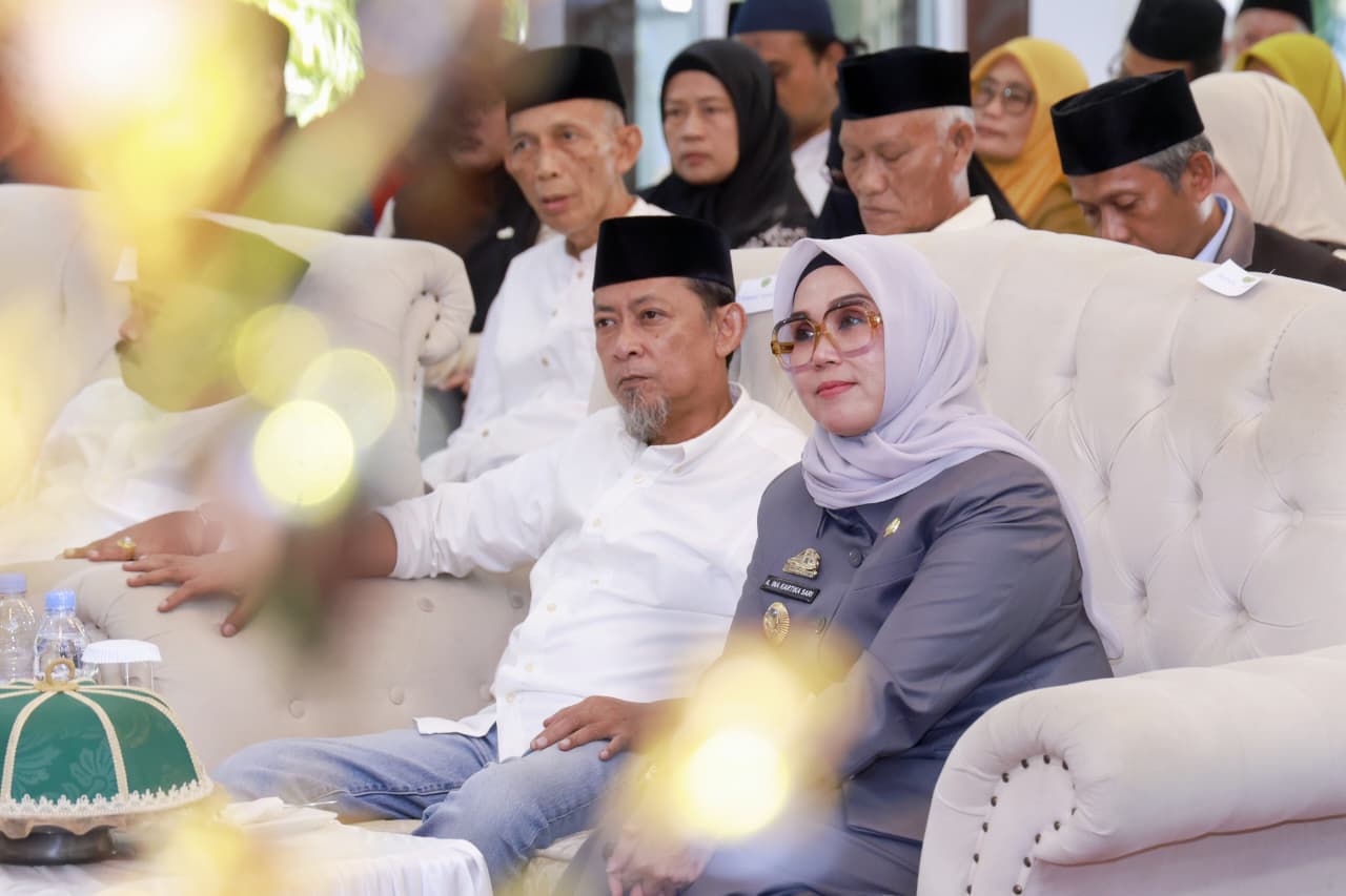Kesatuan Masyarakat Wajo (KEMAWA) Kabupaten Barru menggelar peringatan Maulid Nabi Muhammad SAW 1448 Hijriah di Baruga Singkerru Adae, Senin (14/9/2026).