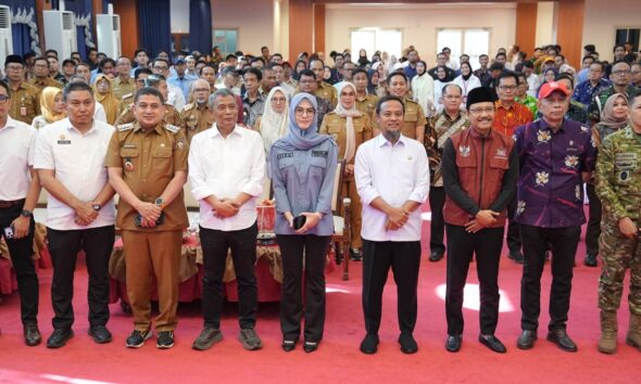 Wali Kota Makassar Munafri Arifuddin alias Appi menghadiri Rapat Koordinasi Persiapan Kunjungan Kerja Presiden Republik Indonesia Prabowo Subianto di Provinsi Sulawesi Selatan.