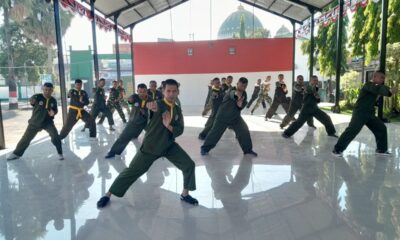 Menjaga kesiapan fisik sekaligus meningkatkan keterampilan bela diri prajurit, personel Kodim 1409/Gowa rutin melaksanakan latihan Pencak Silat Militer (PSM).