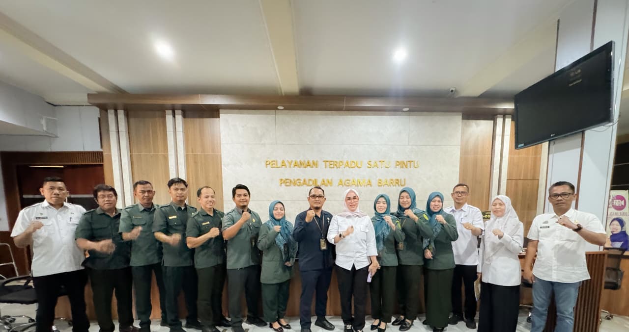 Bupati Barru Andi Ina Kartika Sari meninjau fasilitas dan pelayanan Pengadilan Agama Barru, sekaligus membahas sarpras, parkir, dan kebutuhan pelayanan hukum masyarakat.