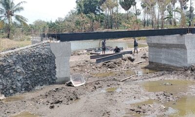 Semangat gotong royong antara TNI dan masyarakat kembali terlihat dalam pengerjaan lanjutan pembangunan Jembatan Beton Tahap VI