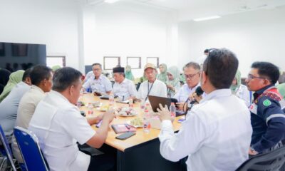 Sekda Barru Andi Syarifuddin memimpin rapat koordinasi untuk memastikan kesiapan MPLS Sekolah Rakyat di Desa Lawallu menjelang pembukaan 31 Juli 2026.