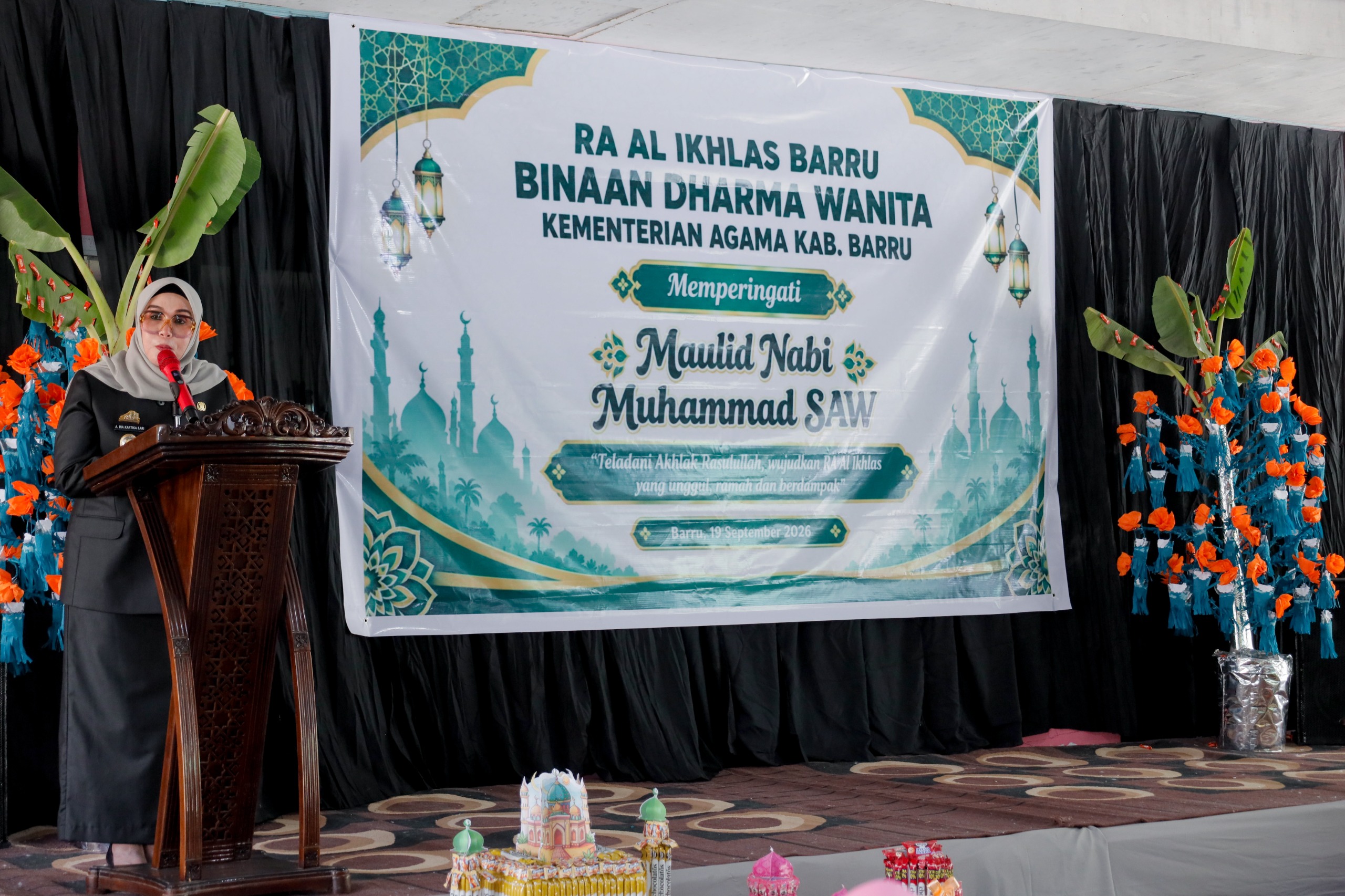 Milad ke-28 RA Al-Ikhlas Barru, Bupati Andi Ina Kartika Sari menekankan pentingnya pendidikan akhlak, iman, dan karakter anak sejak usia dini.