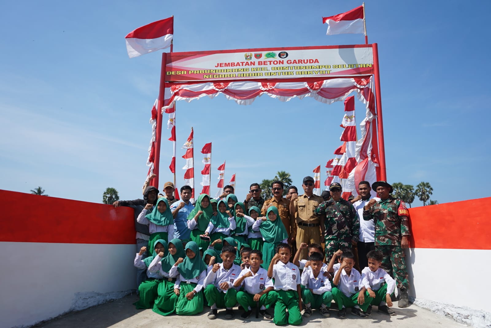 Jembatan Beton Garuda di Desa Pabundukang, Gowa, diresmikan dan diharapkan memperlancar akses warga serta pelajar melalui program Jembatan Garuda Merah Putih.