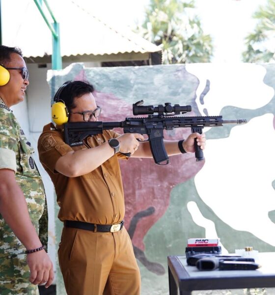 Komandan Kodim (Dandim) 1409/Gowa Letkol Inf. Gilang Nugraha Kresnadi mendampingi Wakil Bupati Gowa Ir. H. Darmawangsyah Muin, ST, M.Si.