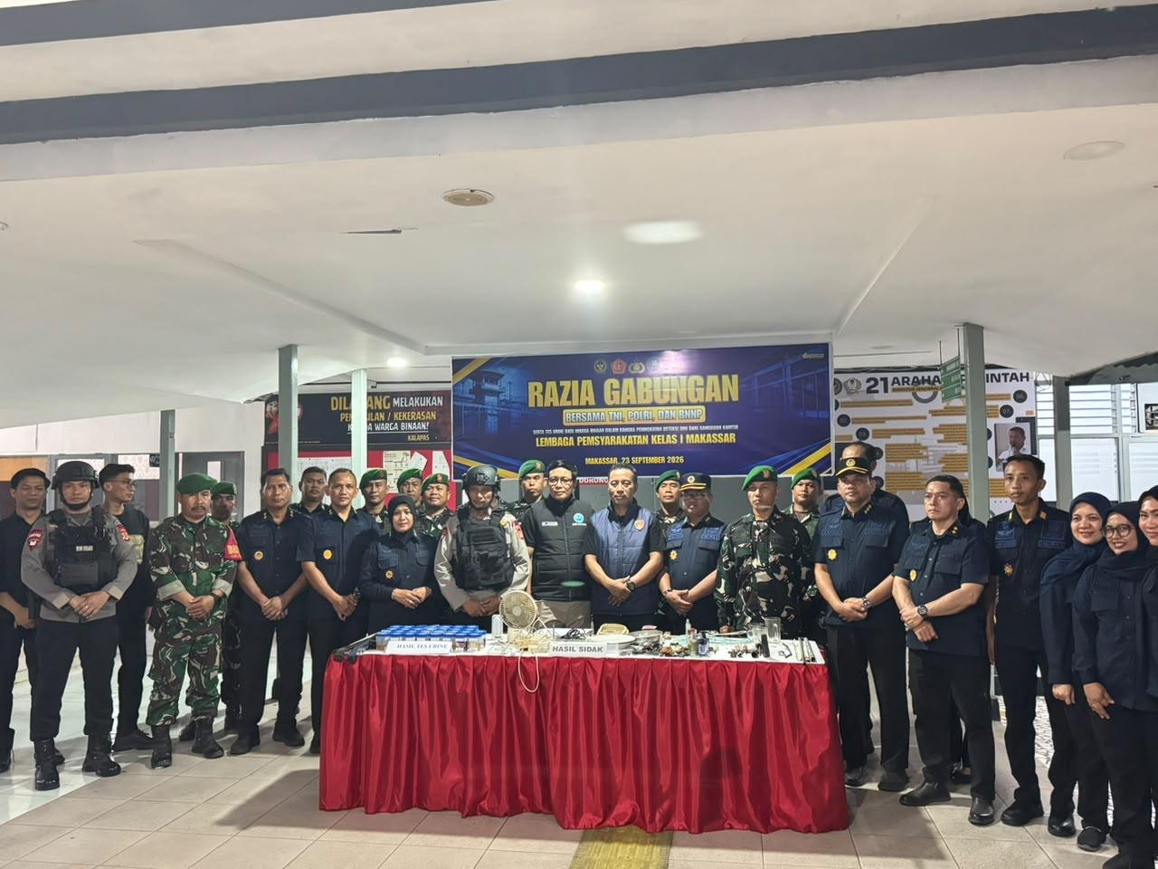 Lapas Kelas I Makassar menggelar sidak gabungan melibatkan 124 personel serta tes urine bagi warga binaan dan petugas untuk mencegah narkoba dan barang terlarang.