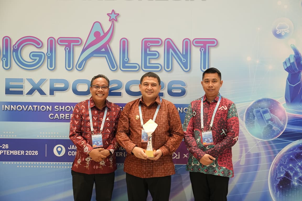Wali Kota Makassar Munafri Arifuddin meraih penghargaan TP2DD terbaik 2026 atas upaya mendorong transformasi digital layanan dan transaksi keuangan daerah.
