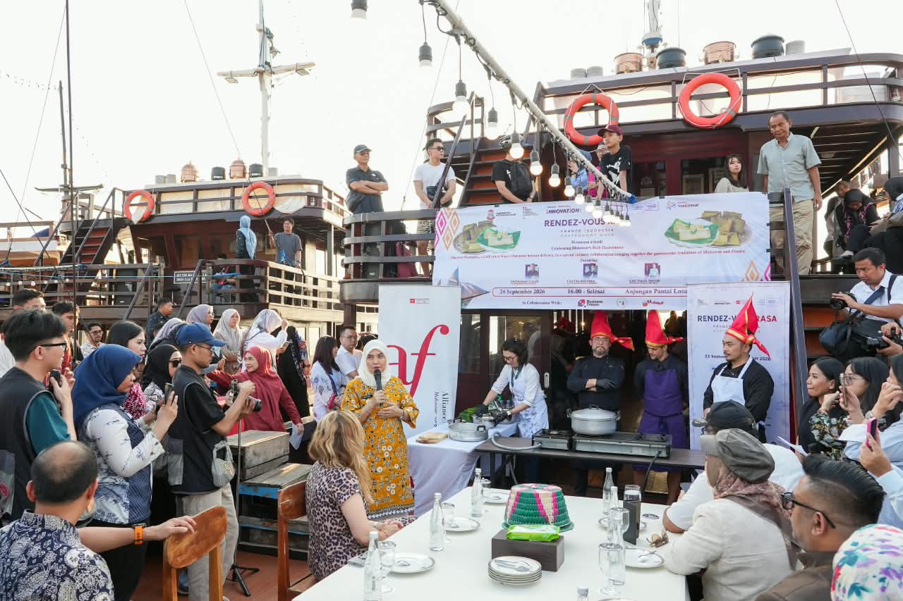 Aliyah Mustika Ilham mendorong inovasi kuliner khas Makassar, termasuk barongko, agar mampu menembus pasar nasional dan internasional melalui kolaborasi gastronomi Makassar-Prancis.