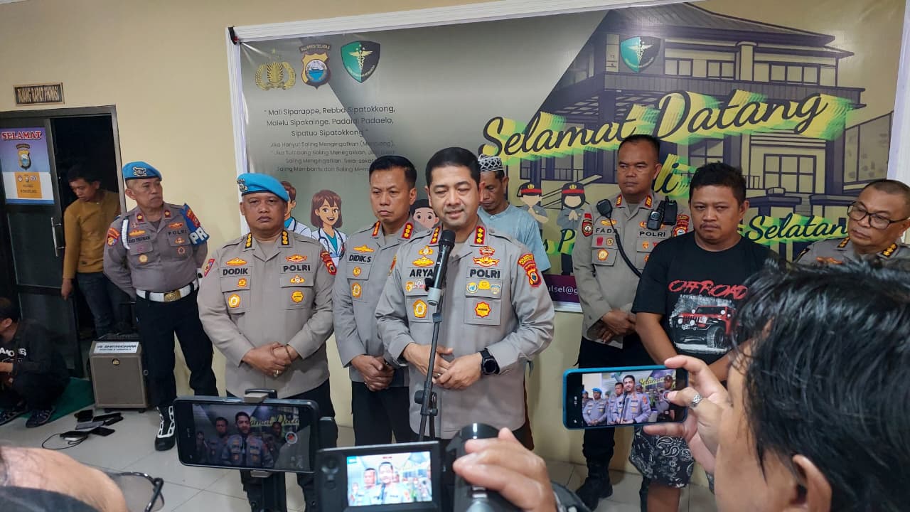 Kapolrestabes Makassar Kombes Pol. Arya Perdana memastikan penanganan peristiwa perang kelompok di Jalan Kandea III