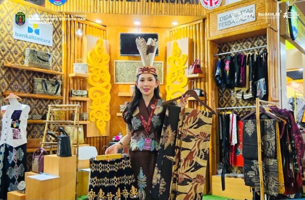 Dekranasda Kaltara mempromosikan anyaman rotan, singal, kain tenun, dan batik khas Kaltara di Kriyanusa 2026 untuk memperluas pasar hingga internasional.