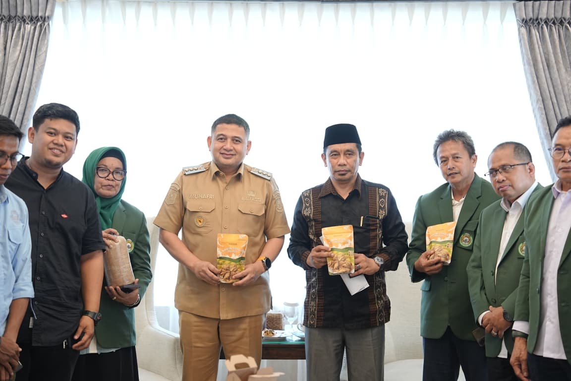 Pemkot Makassar dan UIM Al-Gazali menggagas budidaya jamur tiram putih sebagai program urban farming untuk memperkuat ketahanan pangan dan pemberdayaan masyarakat.