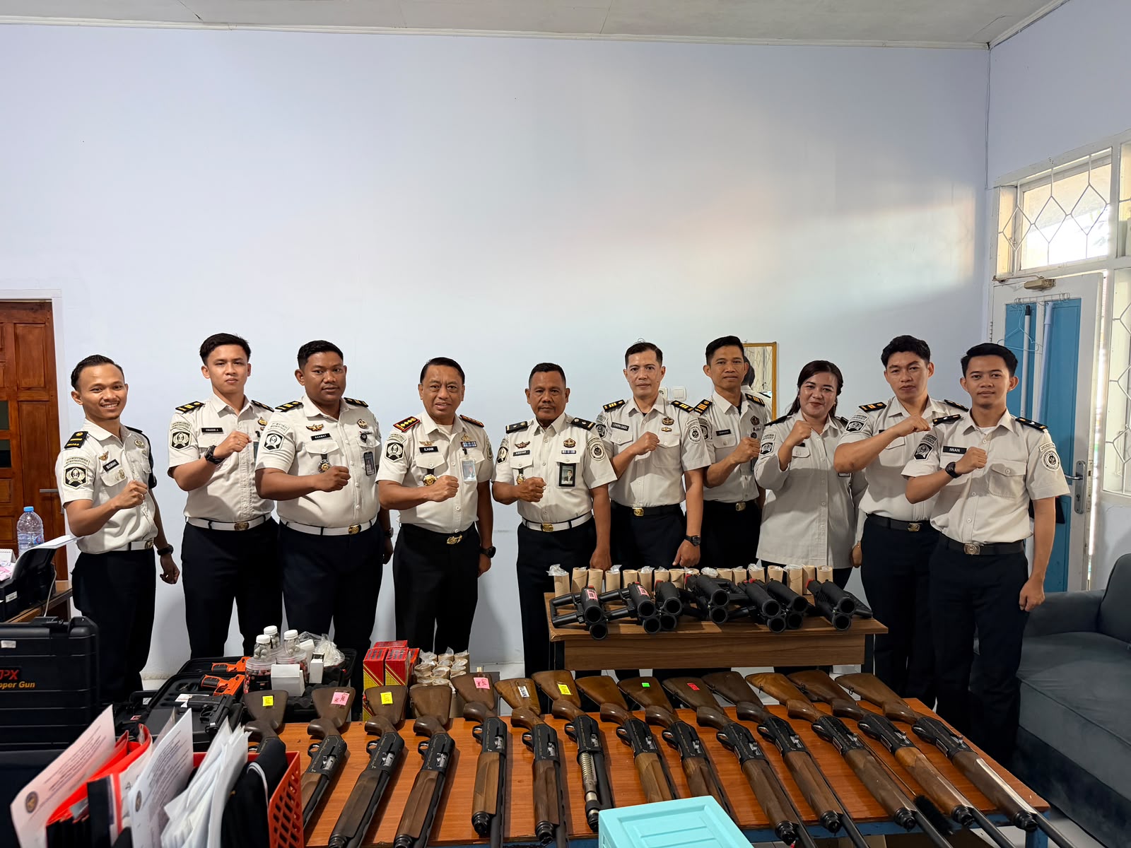 Lembaga Pemasyarakatan (Lapas) Narkotika Kelas IIA Sungguminasa melaksanakan pemeriksaan, pendataan, serta pembersihan senjata api
