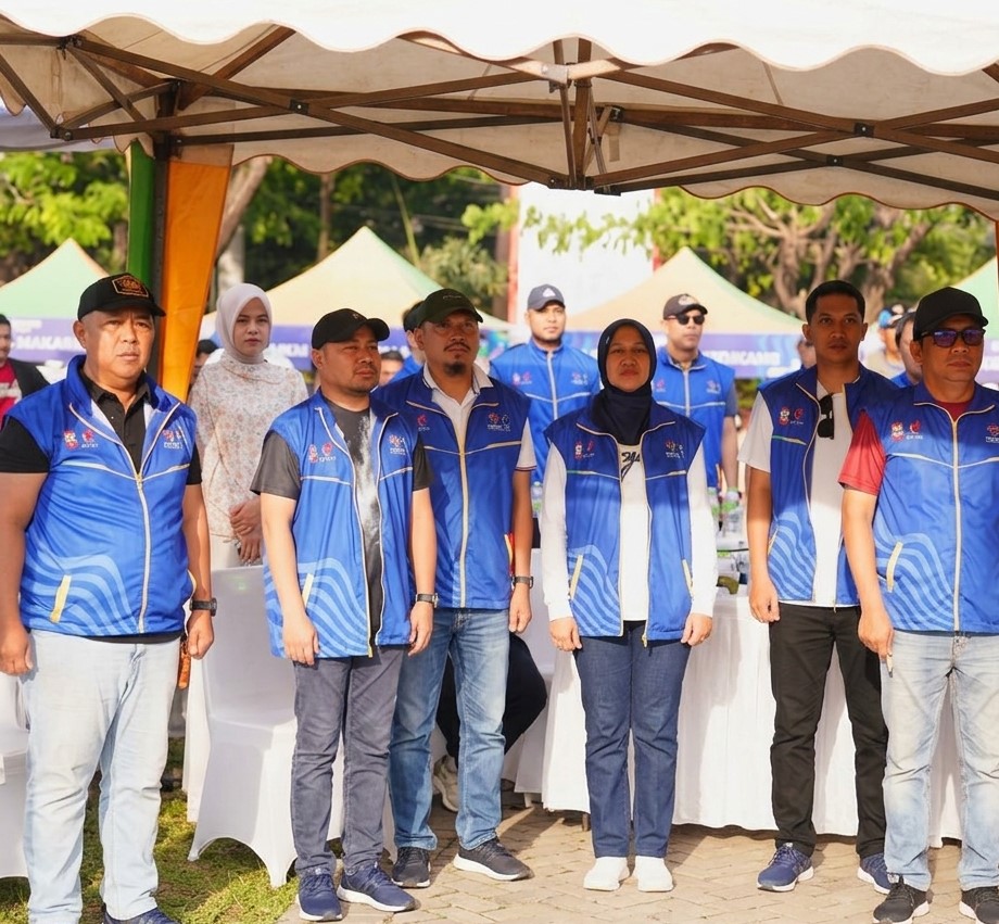 Kadis Disperkim Makassar Mahyuddin menghadiri pembukaan FORKOT Makassar 2026 di Pantai Losari. Festival ini melibatkan 23 Inorga dari 15 kecamatan untuk mendorong olahraga masyarakat dan pola hidup sehat.