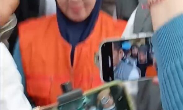 Polda Sulsel menetapkan mantan Bupati Gowa sebagai tersangka dugaan pemerasan terkait pengurusan perizinan periode 2025–2026 dan melakukan penahanan selama 20 hari.