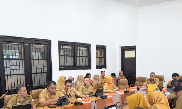 Disperkim Makassar yang dipimpin Mahyuddin mengikuti evaluasi realisasi anggaran Triwulan III 2026. Percepatan program bedah rumah atau RTLH menjadi perhatian.