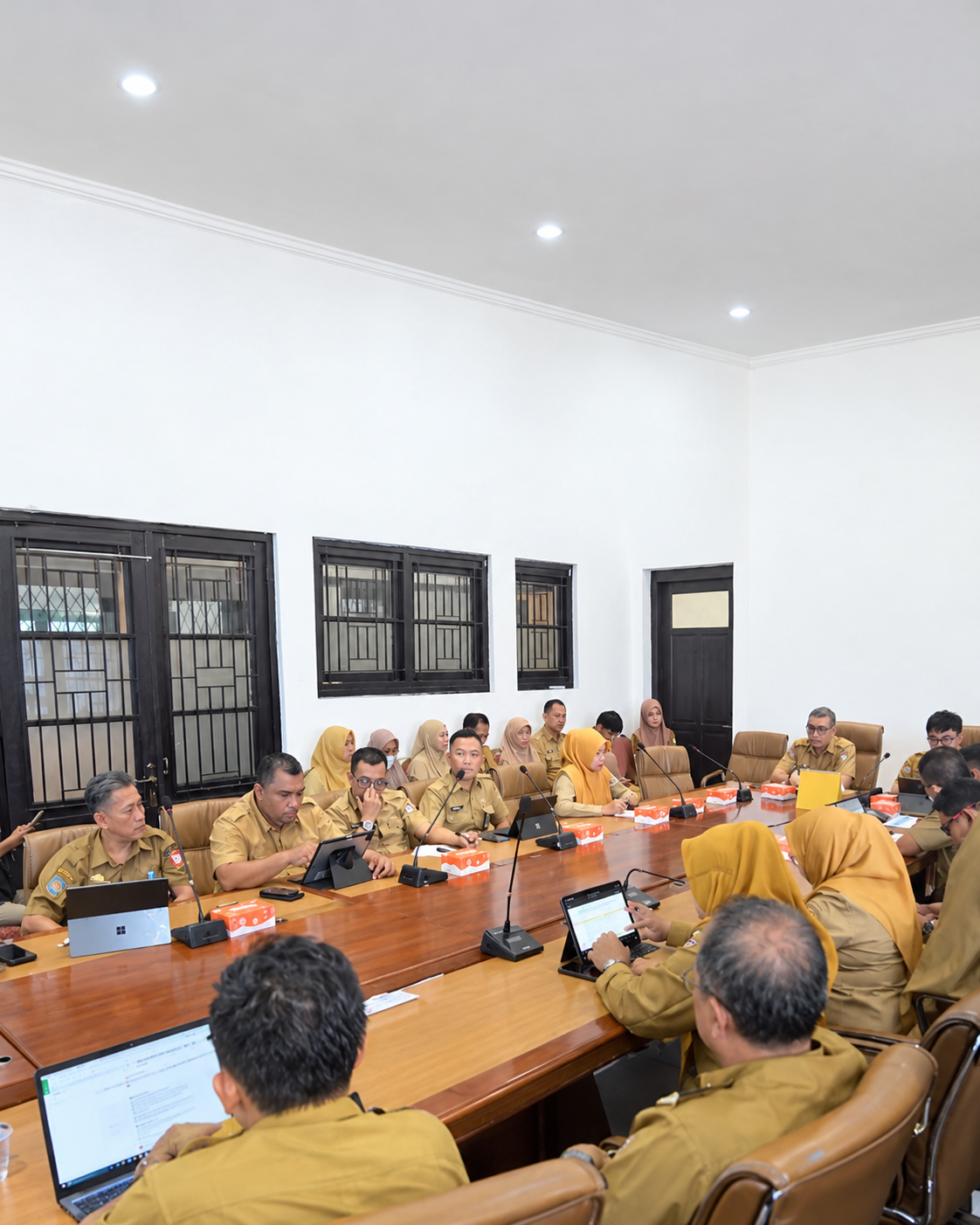 Disperkim Makassar yang dipimpin Mahyuddin mengikuti evaluasi realisasi anggaran Triwulan III 2026. Percepatan program bedah rumah atau RTLH menjadi perhatian.