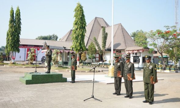 Dandim 1409/Gowa Letkol Inf Gilang Nugraha Kresnadi memimpin Upacara Hari Kesaktian Pancasila 2026 di Makodim 1409/Gowa, Kabupaten Gowa, Kamis (1/10/2026).