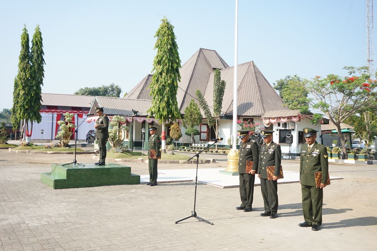 Dandim 1409/Gowa Letkol Inf Gilang Nugraha Kresnadi memimpin Upacara Hari Kesaktian Pancasila 2026 di Makodim 1409/Gowa, Kabupaten Gowa, Kamis (1/10/2026).