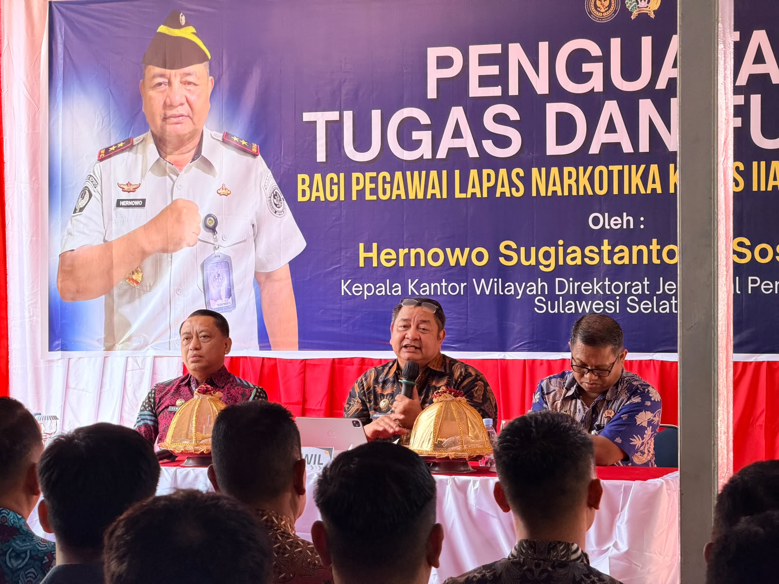 Kakanwil Ditjenpas Sulsel Hernowo Sugiastanto memberikan penguatan tugas dan fungsi kepada jajaran Lapas Narkotika Sungguminasa serta menekankan soliditas dan integritas.