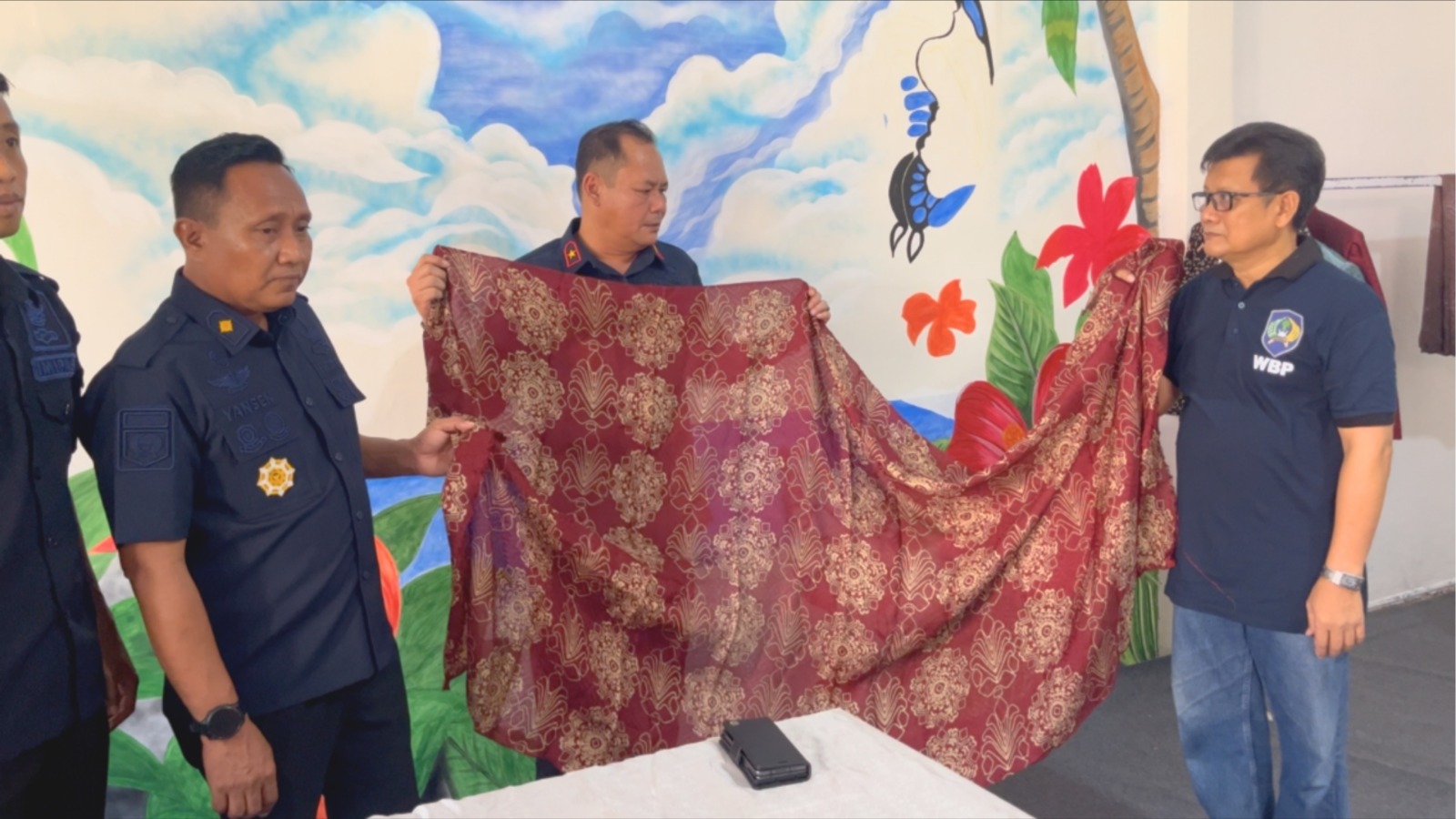Lapas Kelas I Makassar membuka Sanggar Batik untuk memperkuat pembinaan kemandirian WBP melalui keterampilan, kreativitas, dan kegiatan produktif bernilai ekonomi.