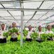 Kepala Lapas Kelas I Makassar Gumilar Budirahayu mendorong pembinaan kemandirian warga binaan melalui panen 65 kg selada untuk mendukung ketahanan pangan.