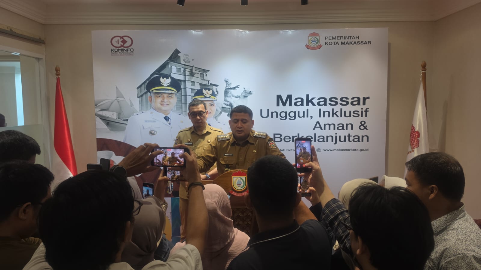 Wali Kota Makassar Munafri Arifuddin menegaskan evaluasi kinerja lurah menjadi dasar rotasi jabatan. Penilaian mencakup pelayanan publik, inovasi, integritas, kebersihan, PBB hingga kamtibmas.