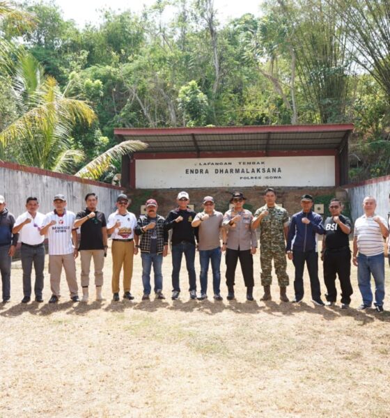 Dandim 1409/Gowa Letkol Arm. Sapari menghadiri Eksibisi Menembak bersama Kapolresta Gowa Kombes Pol. Muh. Yusuf Usman untuk memperkuat sinergitas TNI-Polri dan Forkopimda Gowa.