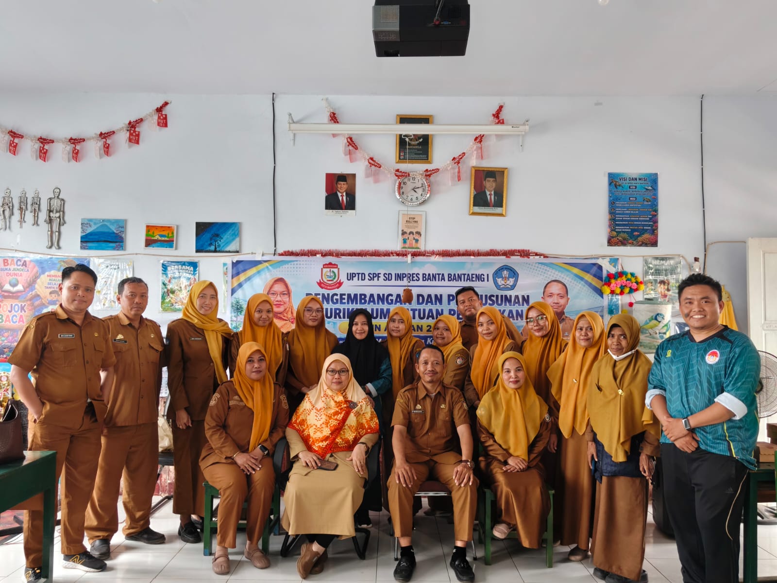 UPTD SPF SD Inpres Banta Bantaeng I menggelar pengembangan dan penyusunan Kurikulum Satuan Pendidikan Tahun Ajaran 2026/2027 untuk meningkatkan kualitas dan mutu pendidikan.