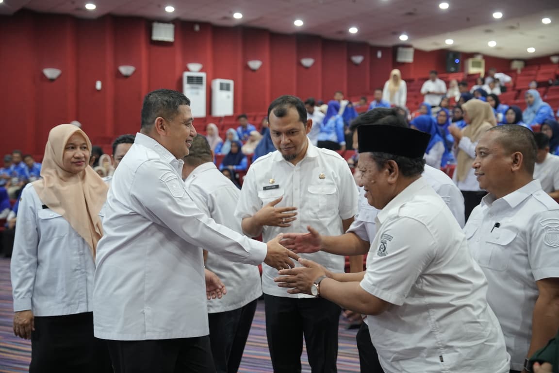 Wali Kota Makassar Munafri Arifuddin mendorong kepala sekolah menjadi lokomotif perubahan untuk meningkatkan kualitas pendidikan, kompetensi guru, dan karakter siswa.