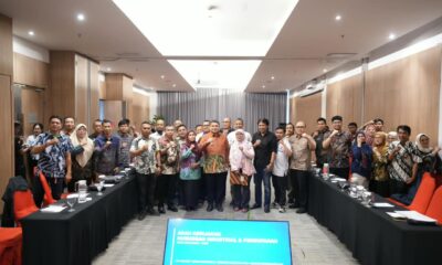 Wali Kota Makassar Munafri Arifuddin mendorong forum LKS Tripartit dan Dewan Pengupahan digelar rutin setiap bulan untuk menyelesaikan persoalan ketenagakerjaan dan menjaga hubungan industrial.