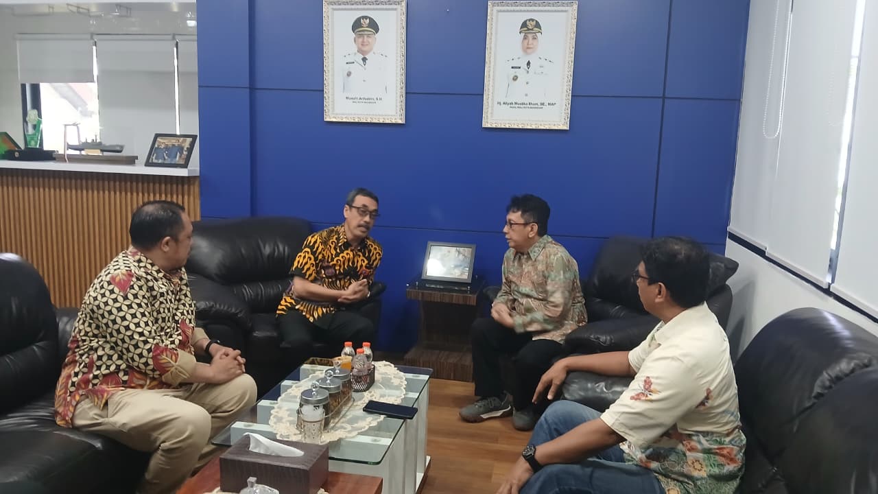 Perumda Air Minum Kota Makassar mendapat apresiasi PWI Sulsel atas upaya menjaga pasokan air bersih di tengah ancaman El Nino Godzilla dan kemarau panjang.