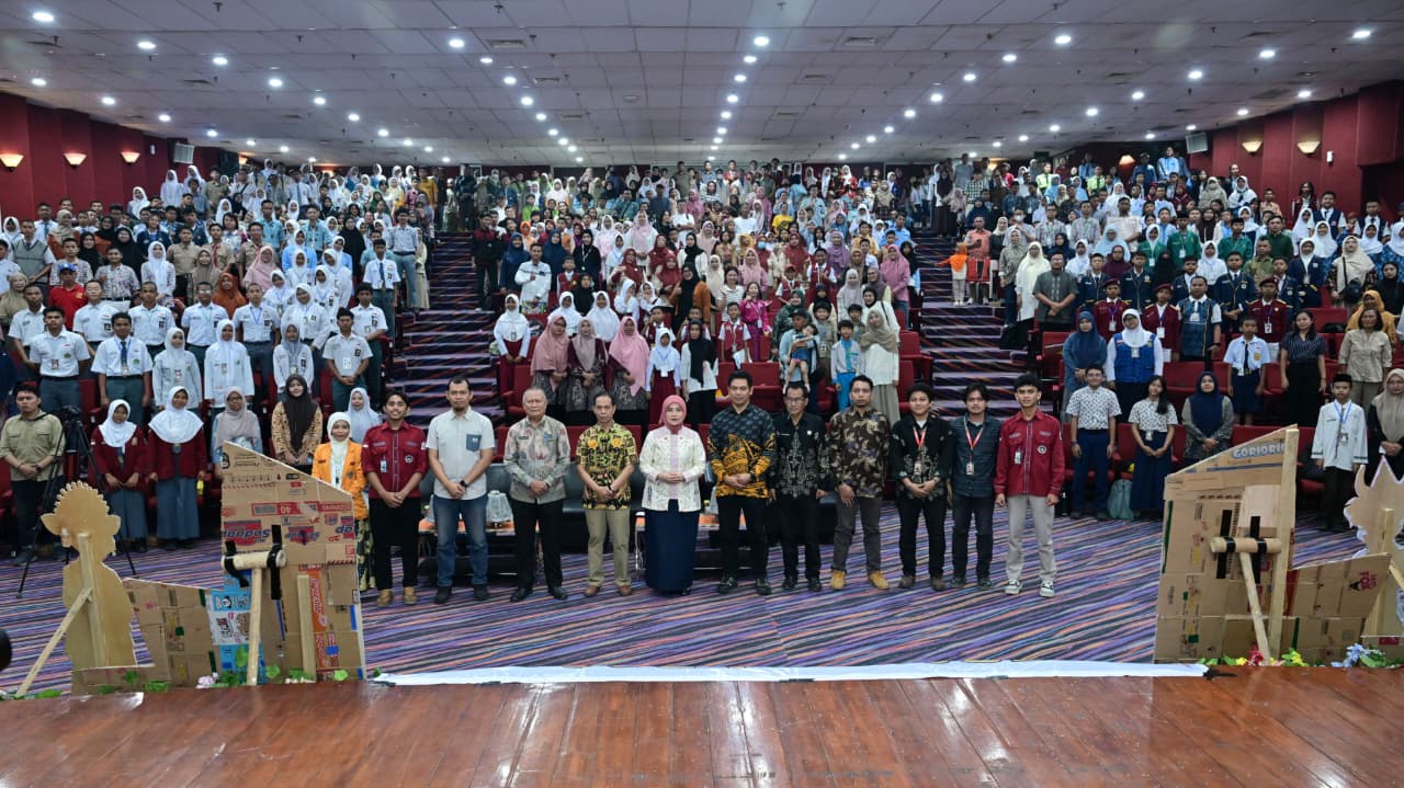 Wakil Wali Kota Makassar Aliyah Mustika Ilham membuka EIRC 2026 di Lapangan Karebosi. Kejuaraan sepatu roda ini diikuti 362 atlet dari lima provinsi dan 18 klub untuk mendorong pembinaan serta prestasi olahraga di Indonesia Timur.