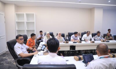 Wali Kota Makassar Munafri Arifuddin menginstruksikan koordinasi lintas sektor untuk menangani kabut asap dan PM2.5, membagikan masker, serta memantau risiko ISPA dan kualitas udara.