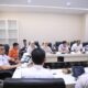 Wali Kota Makassar Munafri Arifuddin menginstruksikan koordinasi lintas sektor untuk menangani kabut asap dan PM2.5, membagikan masker, serta memantau risiko ISPA dan kualitas udara.