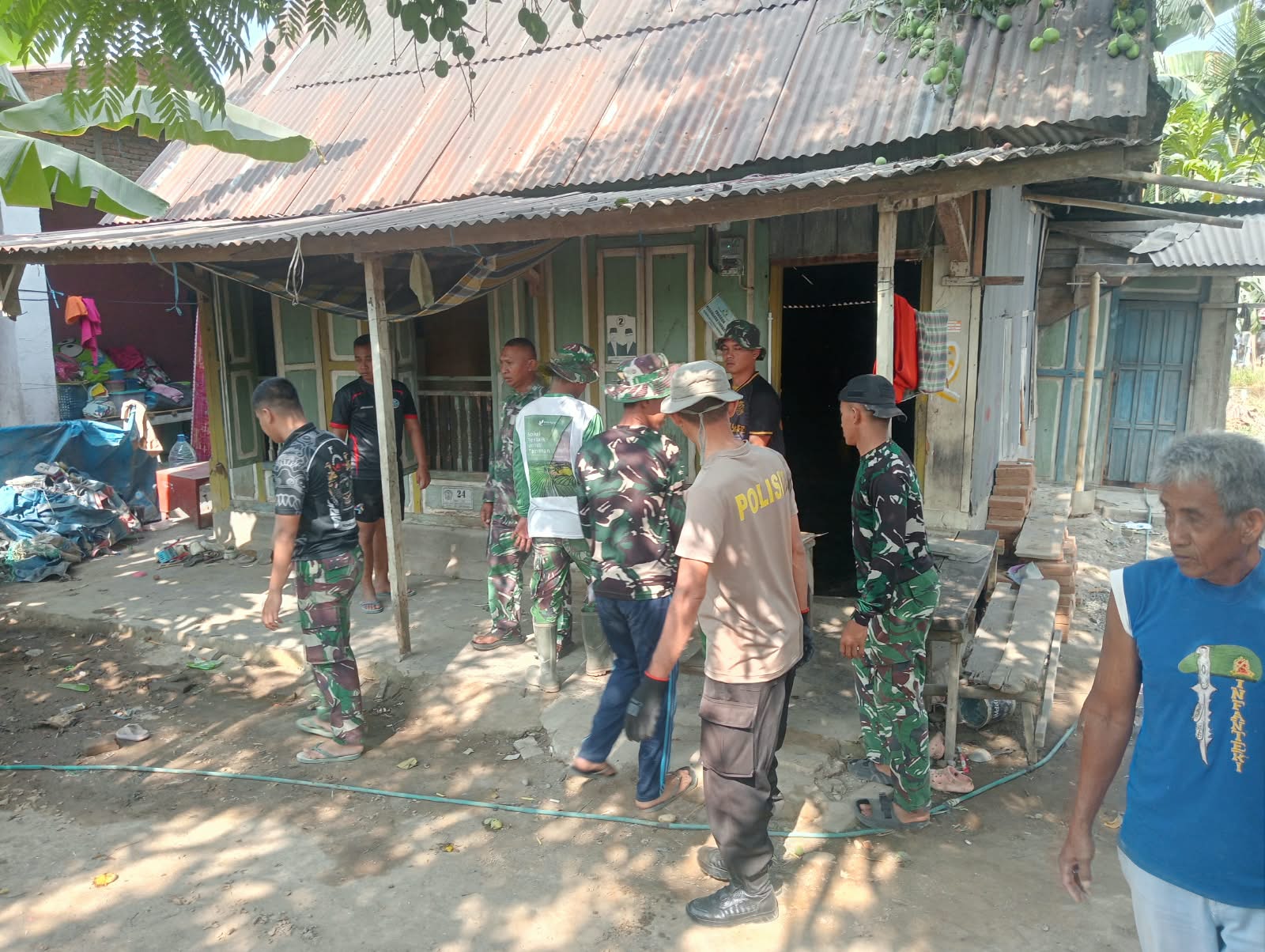 Program perbaikan Rumah Tidak Layak Huni (RTLH) di Kalebarembeng, Gowa, mulai dikerjakan untuk membantu Syahrir dan keluarganya mendapatkan hunian yang lebih aman, sehat, dan layak.