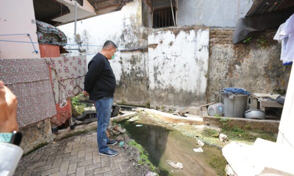 Wali Kota Makassar Munafri Arifuddin menegur petugas Puskesmas Jongaya setelah menemukan area belakang yang kumuh dan meminta segera dibenahi.