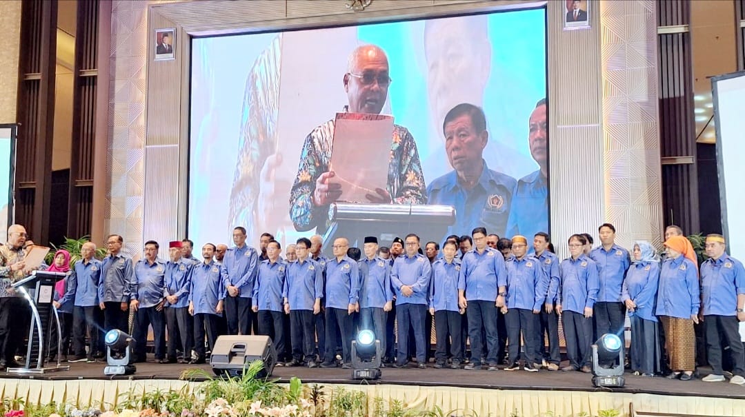 Ketua Umum PWI Pusat Akhmad Munir melantik pengurus PWI Sulsel periode 2026–2031 di Makassar. Dipimpin Suwardi Thahir, PWI Sulsel berkomitmen memperkuat profesionalisme wartawan, meningkatkan kompetensi jurnalistik, dan menjaga kode etik pers di era digital.