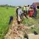 Satgas TMMD ke-130 Kodim 1409/Gowa mempercepat pembangunan talud di Desa Kalebarembeng, Bontonompo, dengan progres mencapai 20 persen untuk memperkuat bahu jalan desa.