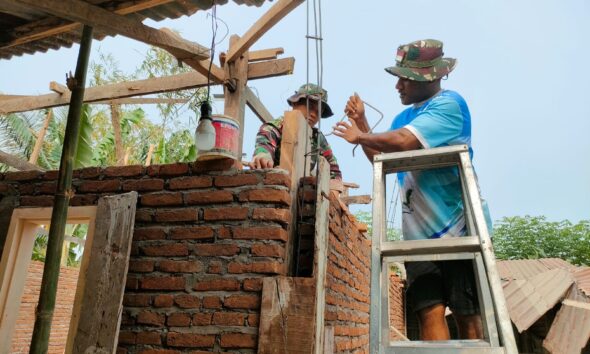 Renovasi rumah tidak layak huni milik Muh. Ramli di Desa Kalebarembeng, Gowa, mencapai 26 persen. Dansatgas TMMD ke-130 Letkol Arm. Sapari menekankan pengawasan dan kualitas pembangunan.